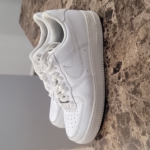 Nike Air Force 1 LE (GS) Triple White Men's 8.5 - Picture 3 of 8
